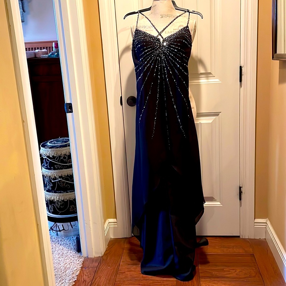 LE GALA by MON CHERI  6 Black Beading & Sequins Sweetheart Neckline 3 Layers